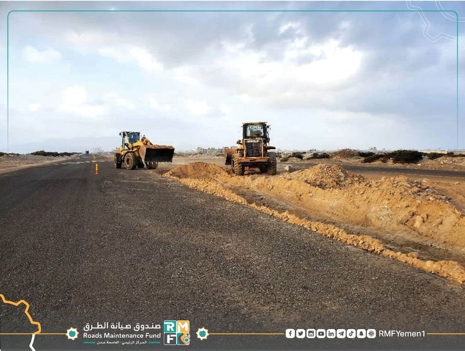 رئيس #صندوق_صيانة_الطرق يتفقد الأعمال في مشروع صيانة طريق "الرحاب _ كنديان " المرحلة الثانية تتناوله قناة عدن الحكومية