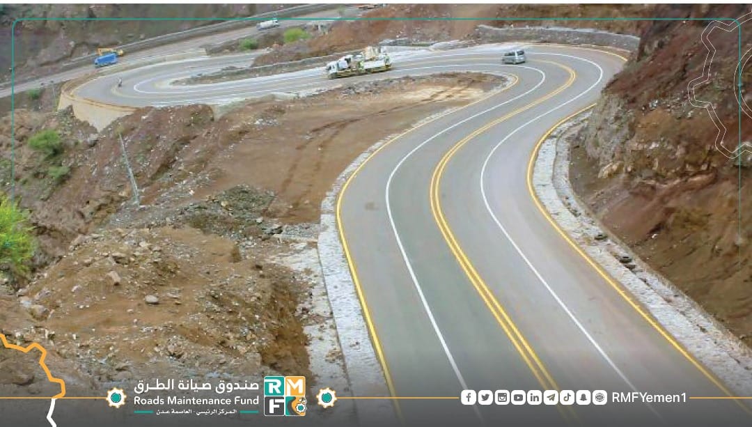 من أعمال الطلاء لمشروع خط نقيل الربض بمحافظة #الضالع