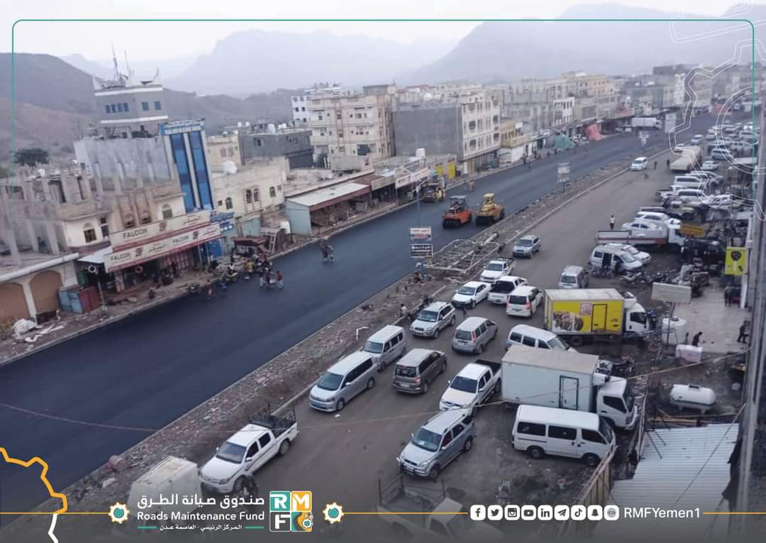 سفلتة مشروع الشارع الرئيسي والخلفي لمدينة الحبيلين في لحج.